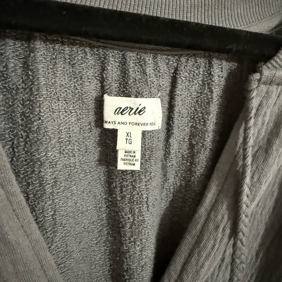 Aerie V-neck XL - Picture 3 of 3